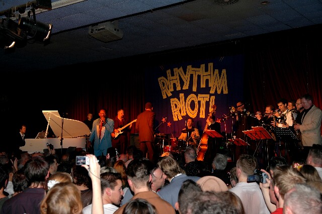 min 2006 11 25 riot 673